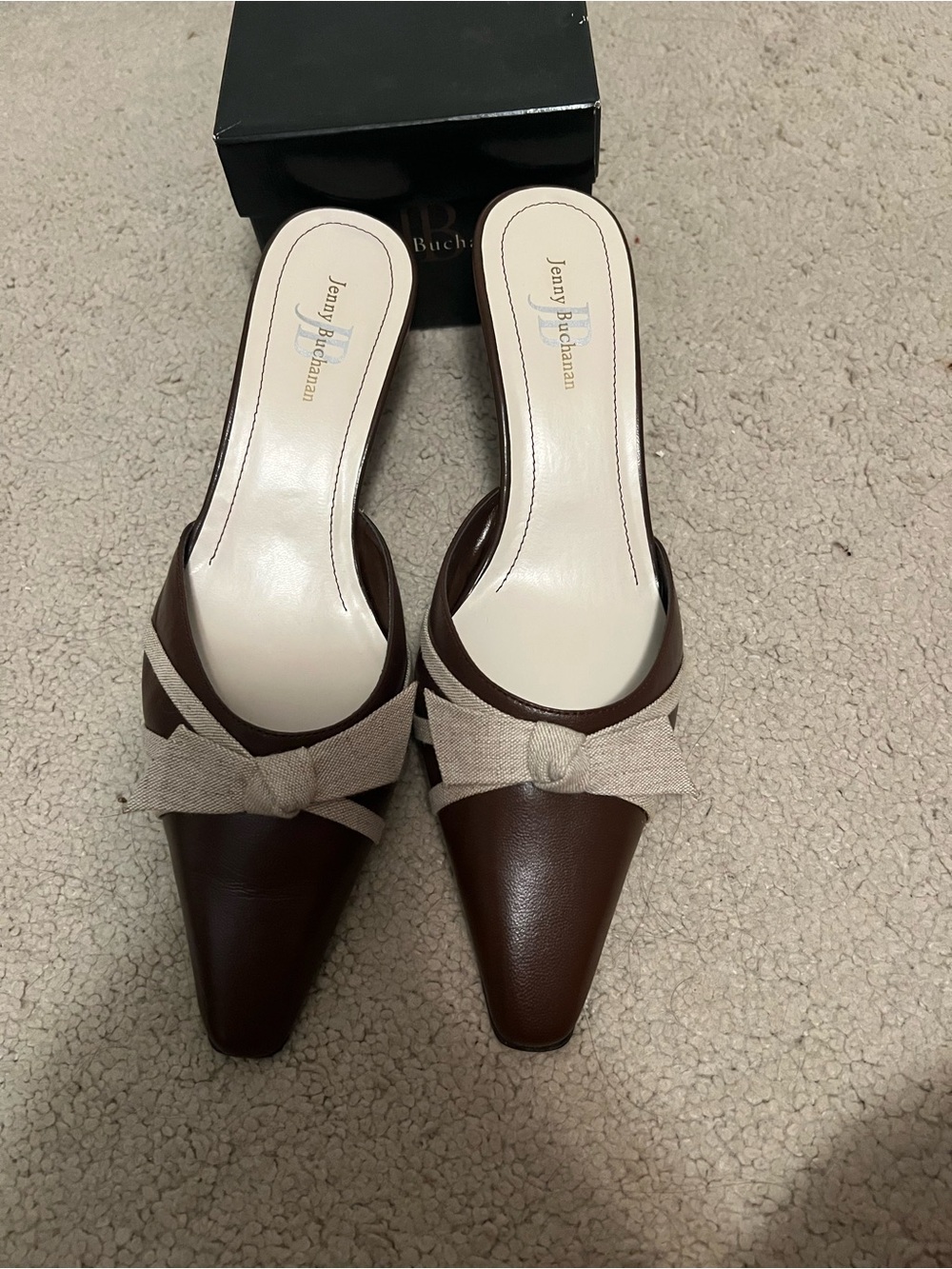 Jenny Buchanan chocolate Leather heel with Beige Bow Accent